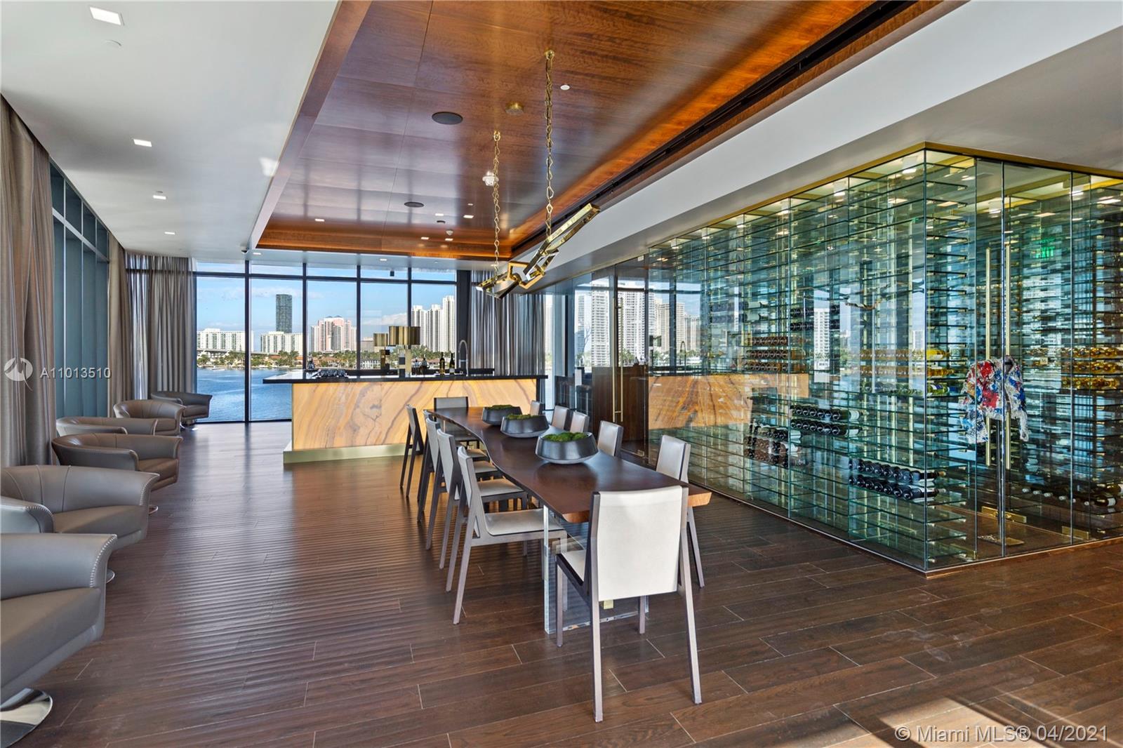 PRIVE CONDO - Residential