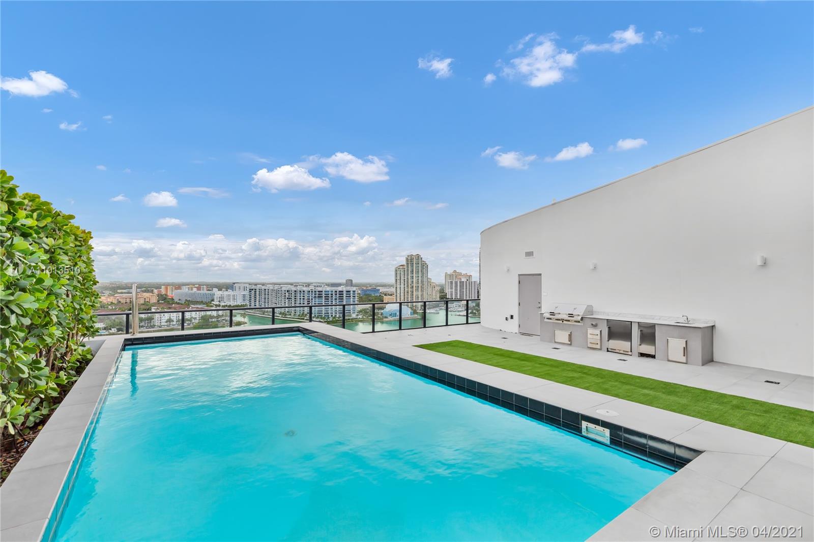 PRIVE CONDO - Residential