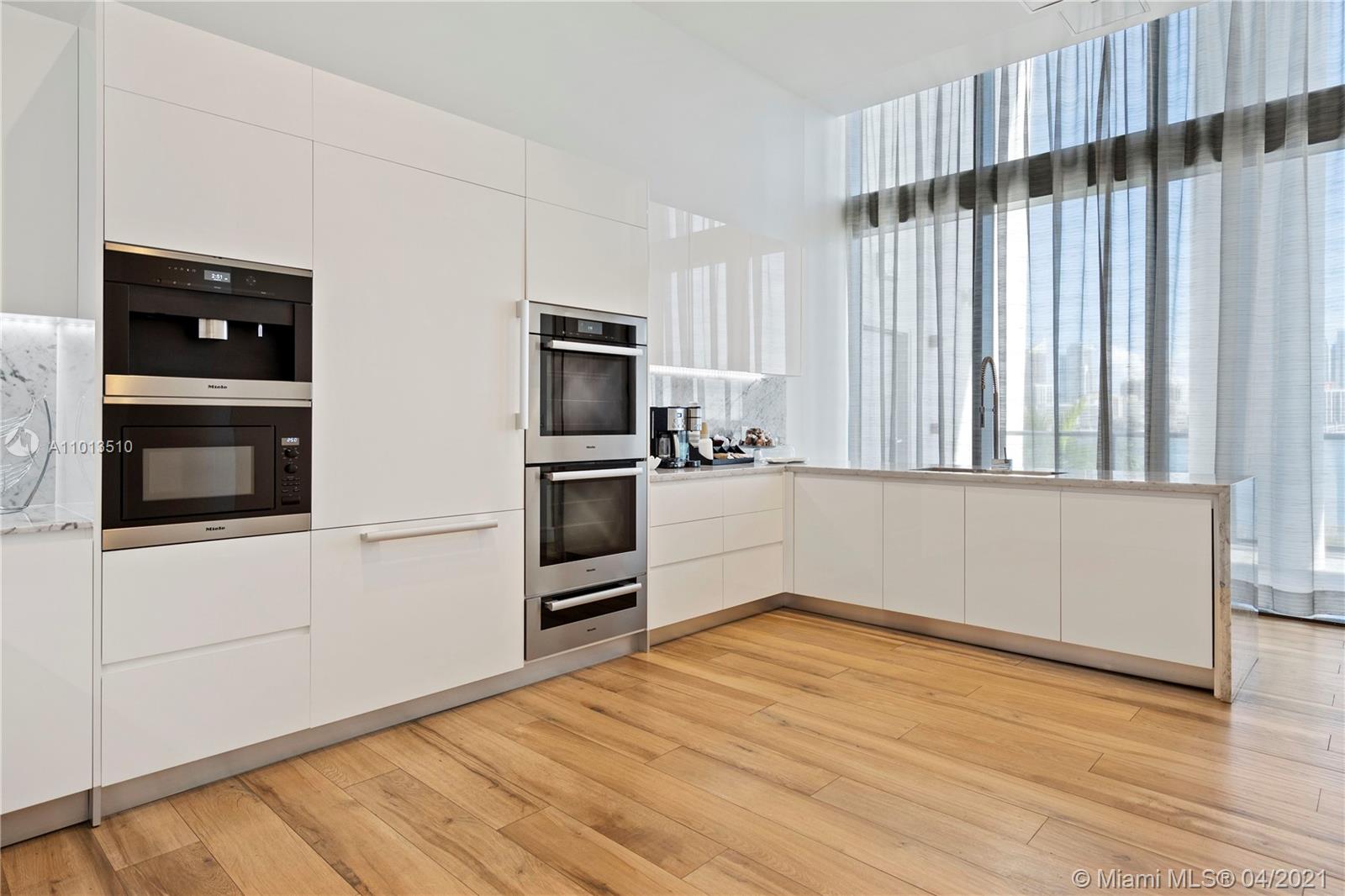 PRIVE CONDO - Residential