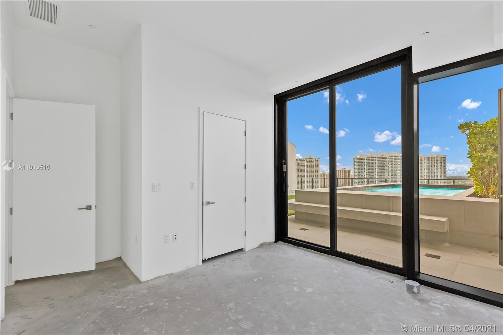 PRIVE CONDO - Residential