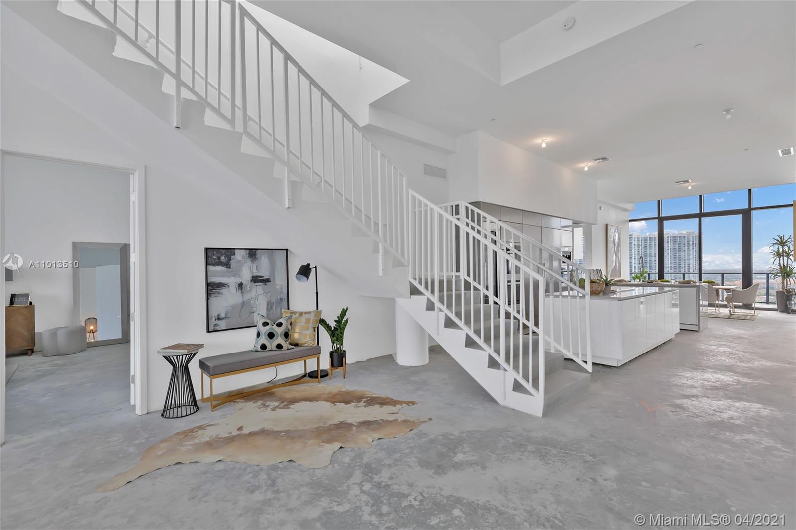 PRIVE CONDO - Residential