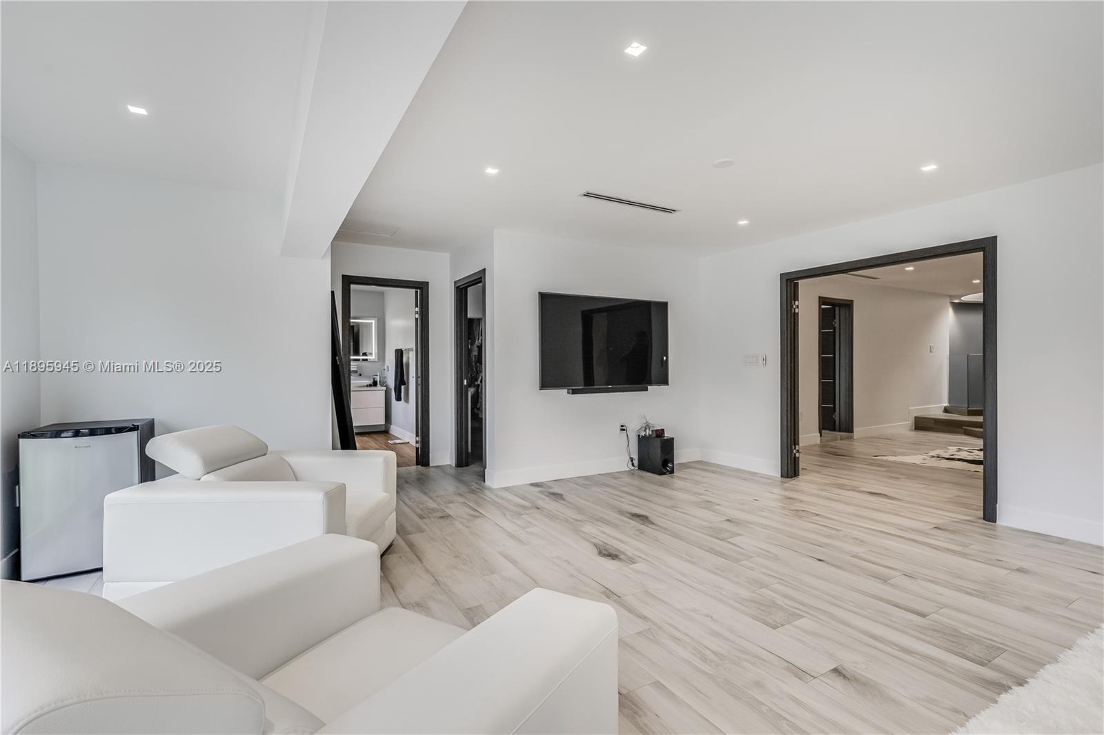 SO MIAMI GDN HEIGHTS - Residential Lease