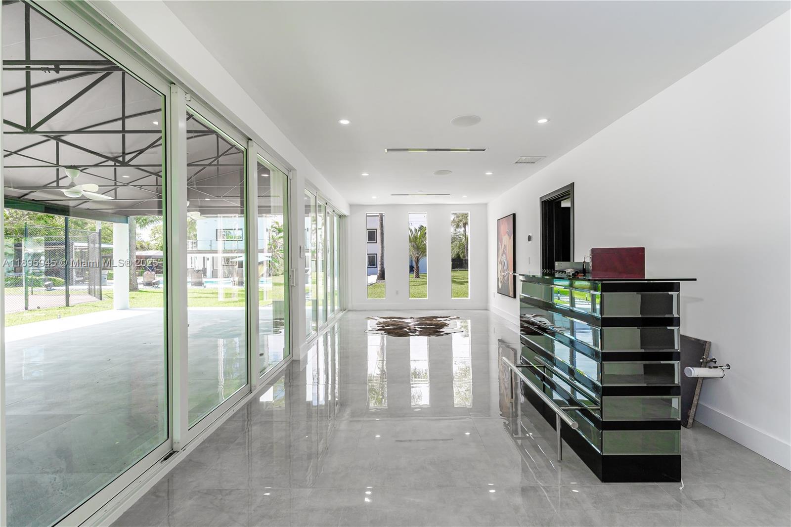 SO MIAMI GDN HEIGHTS - Residential Lease