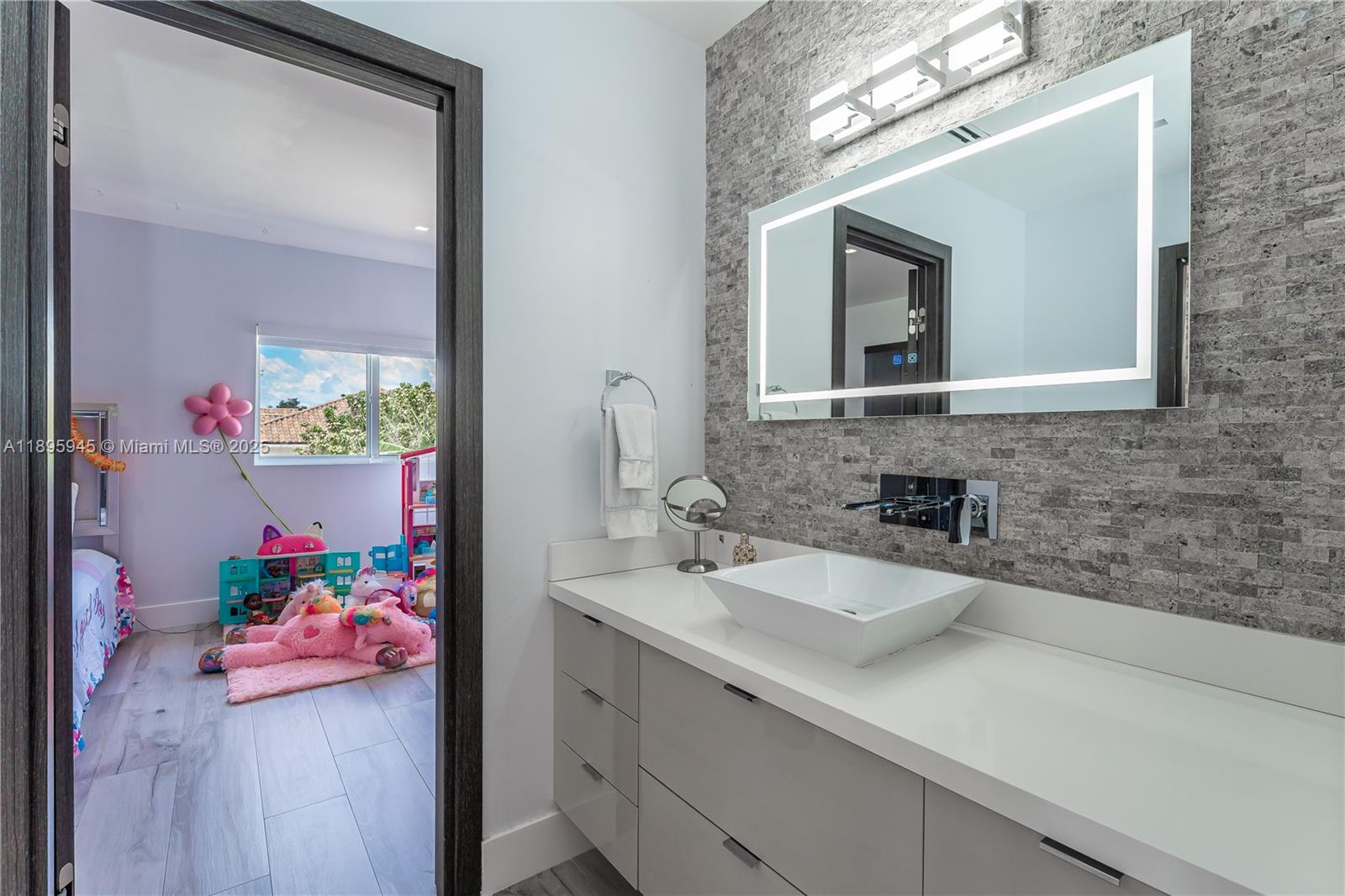 SO MIAMI GDN HEIGHTS - Residential Lease