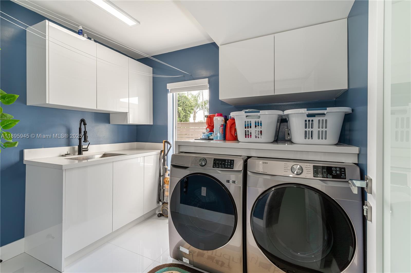 SO MIAMI GDN HEIGHTS - Residential Lease