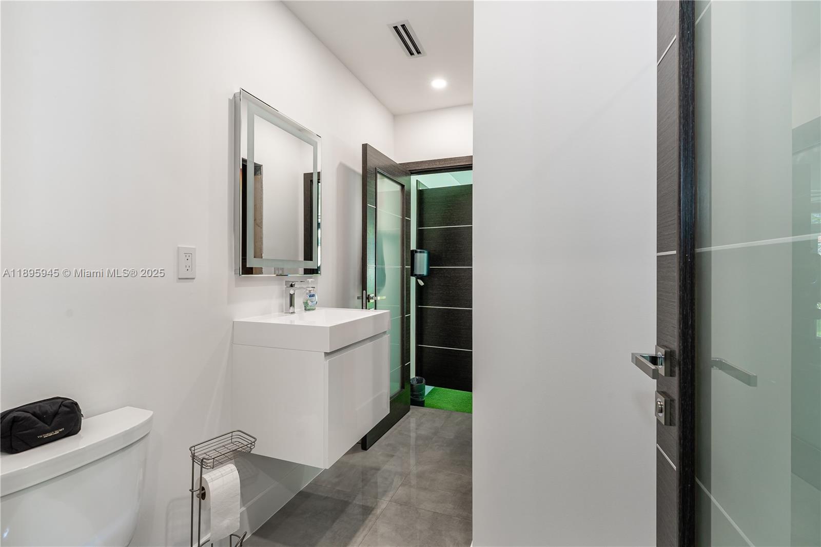 SO MIAMI GDN HEIGHTS - Residential Lease