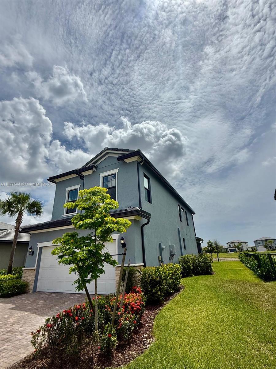 4468 Spruce Ln