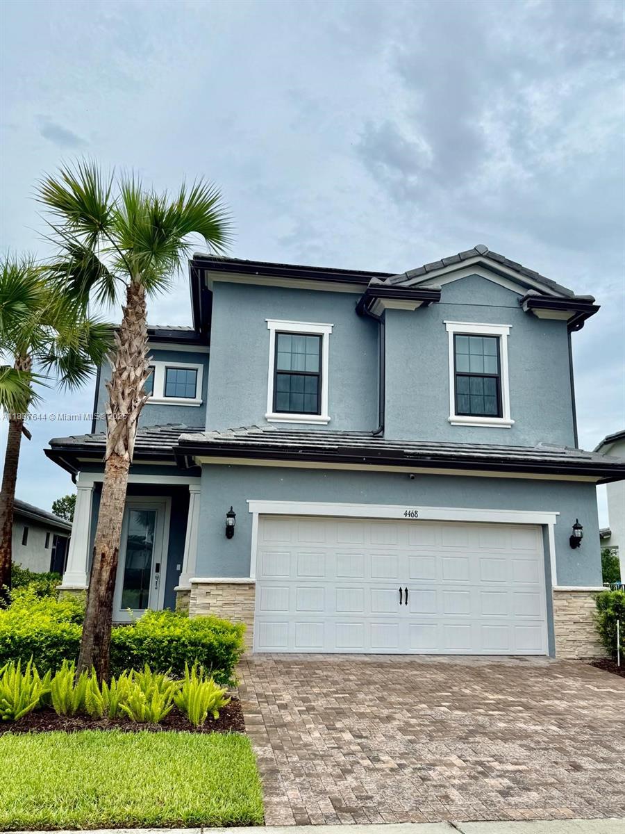 Don’t miss the chance to live in this beautiful, furnished home in a great location! Discover this beautiful 4-bedroom, 3-bathroom home for sale in the gated community of Oak Three, near Fort Lauderdale. This spacious home comes fully furnished and ready for you to move in. It features a modern kitchen with a big pantry and an extra fridge, making daily life more convenient. Enjoy peaceful lake views while living in a welcoming neighborhood.
The community offers an excellent pool area, tennis courts, a gym, game room, and much more to bring comfort and fun to your life.