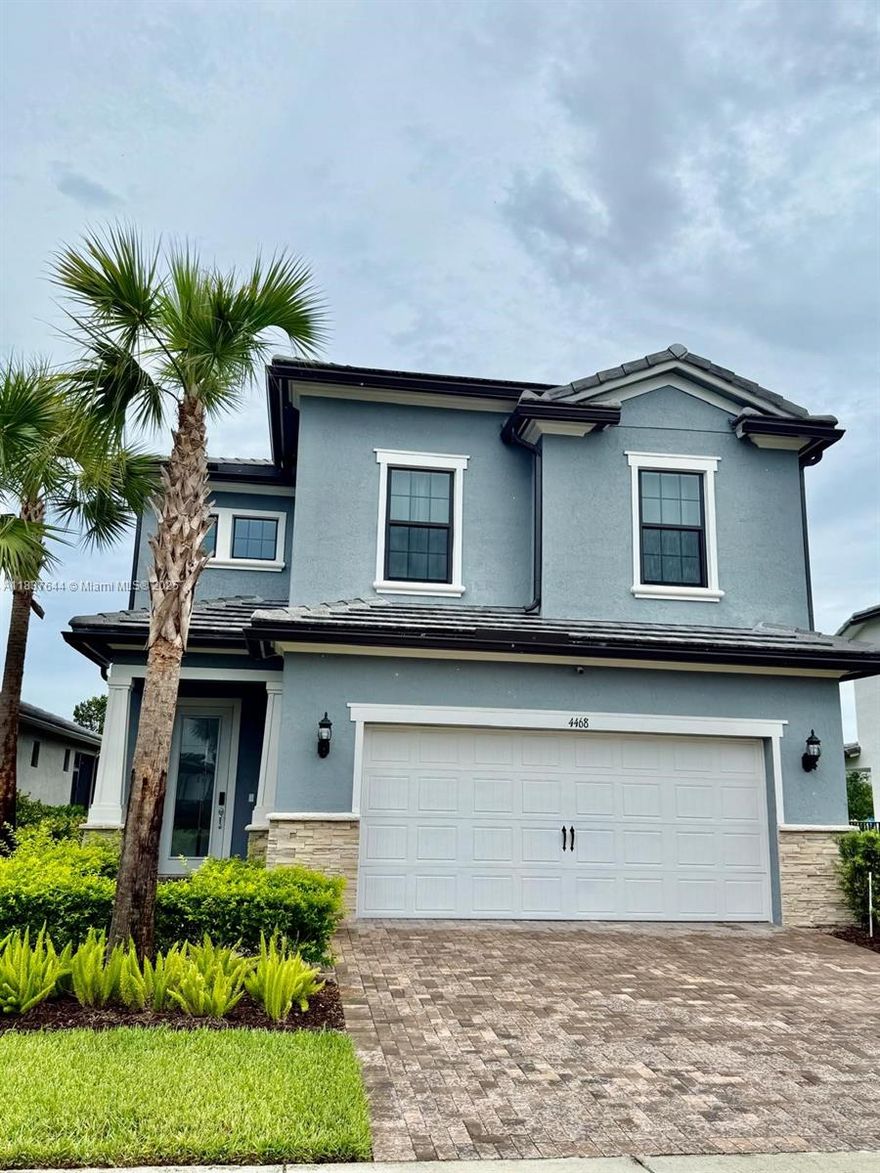 Oversized lot with stunning lake views!!!  Don’t miss the chance to live in this beautiful home in a great location!  Discover this beautiful 4-bedroom, plus Den,  3-bathroom home for sale in the gated community of Oak Three, near Fort Lauderdale. This spacious home, features a modern kitchen with a big pantry and an extra fridge, making daily life more convenient. Enjoy peaceful lake views while living in a welcoming neighborhood.
The community offers an excellent pool area, tennis courts, a gym, game room, and much more to bring comfort and fun to your life.