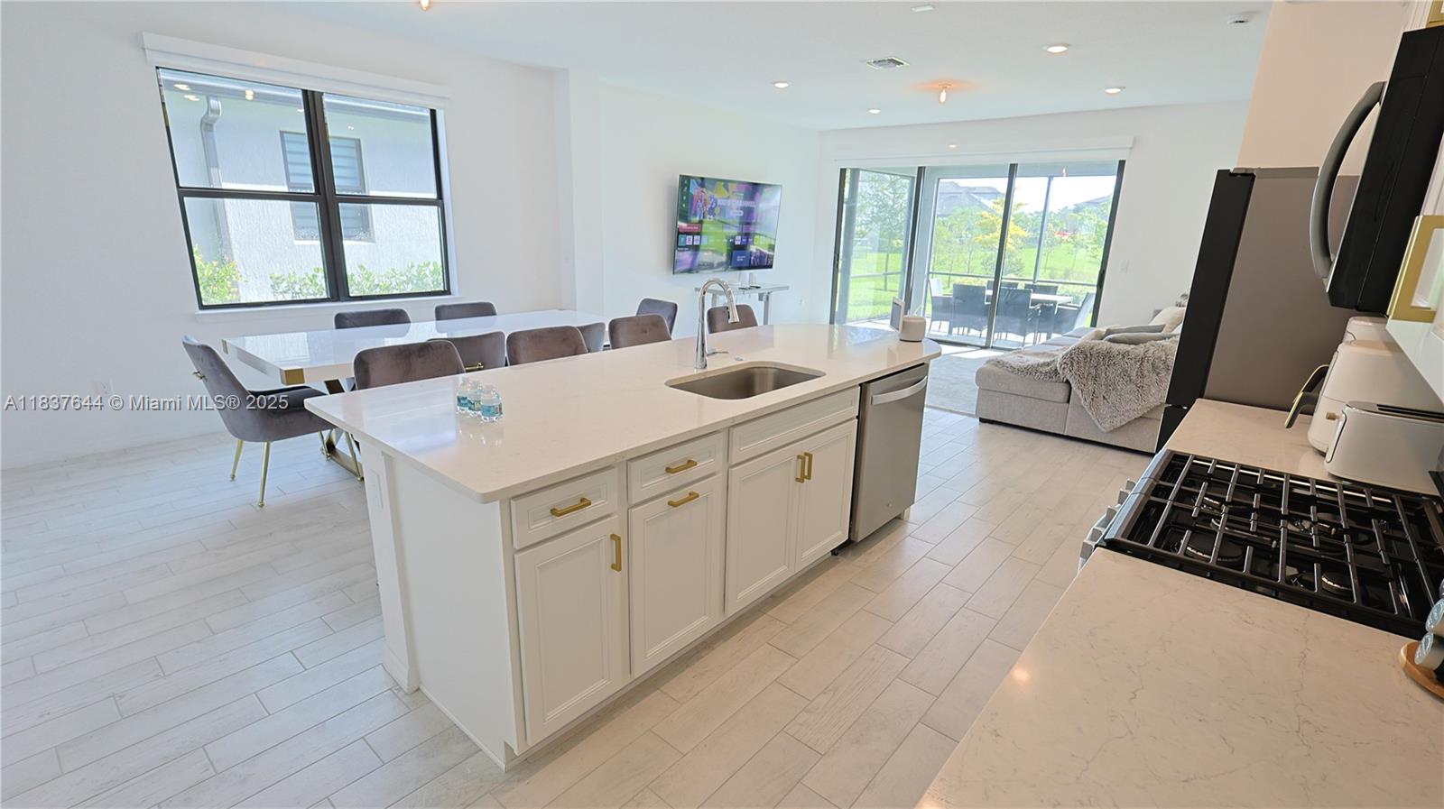 OAK TREE PROPERTY REDEVEL - Residential