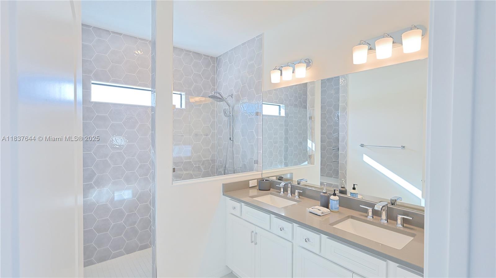 OAK TREE PROPERTY REDEVEL - Residential