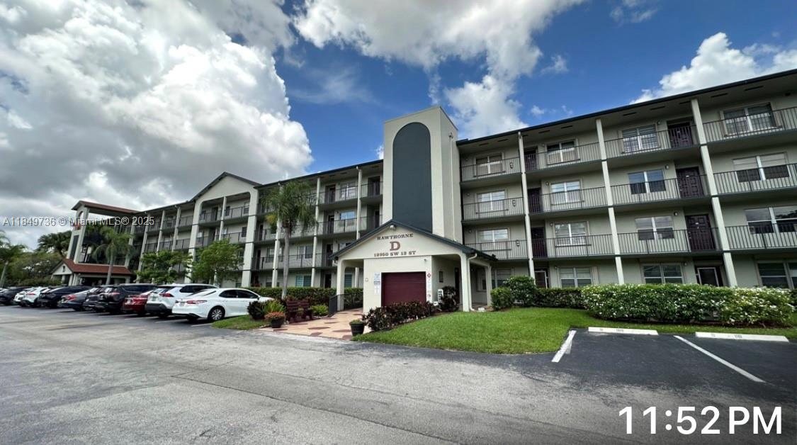 ONE OF THE BEST 55 OLDER COMMUNITY ! LAKE FRONT 2 BR 2 BATH HOME, WELL MAINTAINED AND SPACIOUS CONDO WITH A GREAT VIEW OF THE LAKE. CENTRALLY LOCATED , CLOSE TO EVERYTHING. NICE AMENIRIES WHICH INCLUDES TENNIS COURT, SWIMMING POOL,