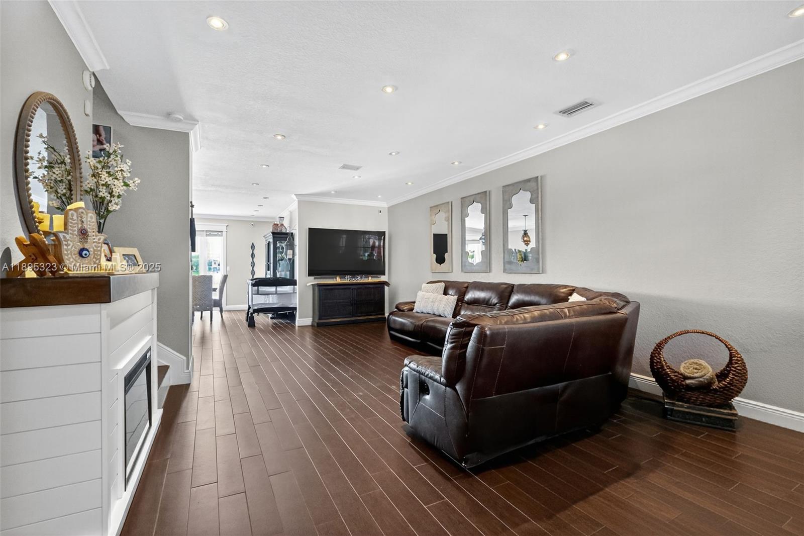 AB AT TAMIAMI TRAIL PHASE - Residential