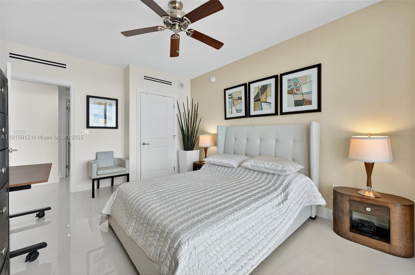 PLAZA AT OCEANSIDE (THE) - Residential