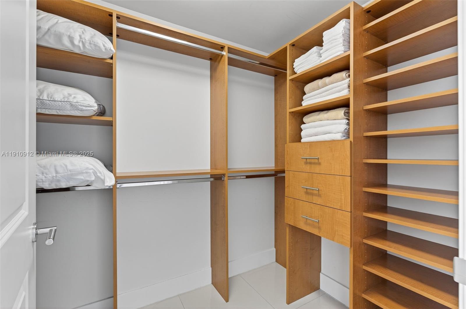 PLAZA AT OCEANSIDE (THE) - Residential