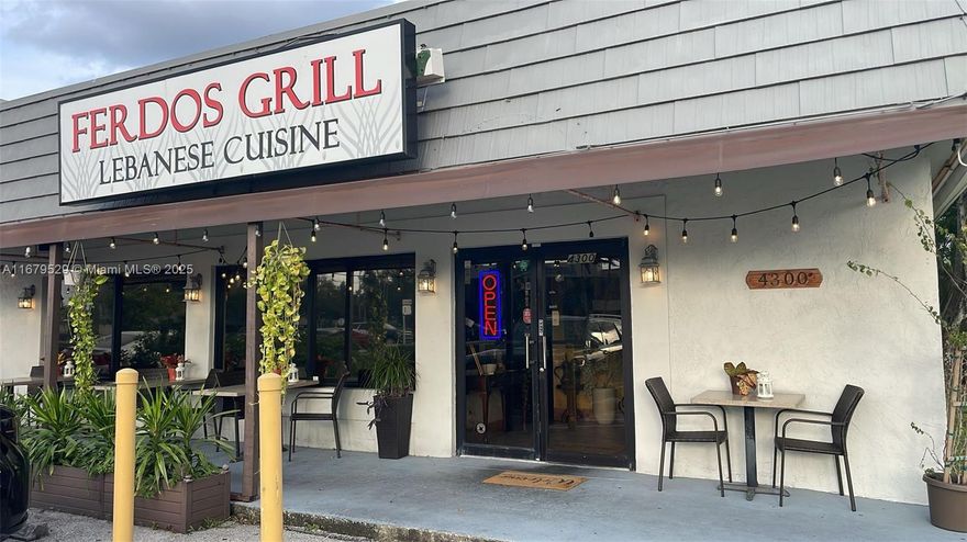 Arabic Restaurant for Sale with Excellent Food and Established Clientele Unique opportunity to acquire a fully functioning Arabic restaurant, known for its delicious authentic food and welcoming atmosphere. This restaurant has a loyal and ever growing clientele, ensuring a steady flow of income.
Restaurant Features:Varied menu with traditional Arabic dishes.
 Well-located and stylishly decorated premises.
Fully equipped kitchen in excellent condition.Trained and friendly staff.
Possibility of expansion into home delivery and catering.Ideal for entrepreneurs wishing to enter the gastronomic sector or for those looking to expand their existing business. Don't miss the opportunity to be part of this successful culinary adventure.For more information, contact us. Your future starts here!