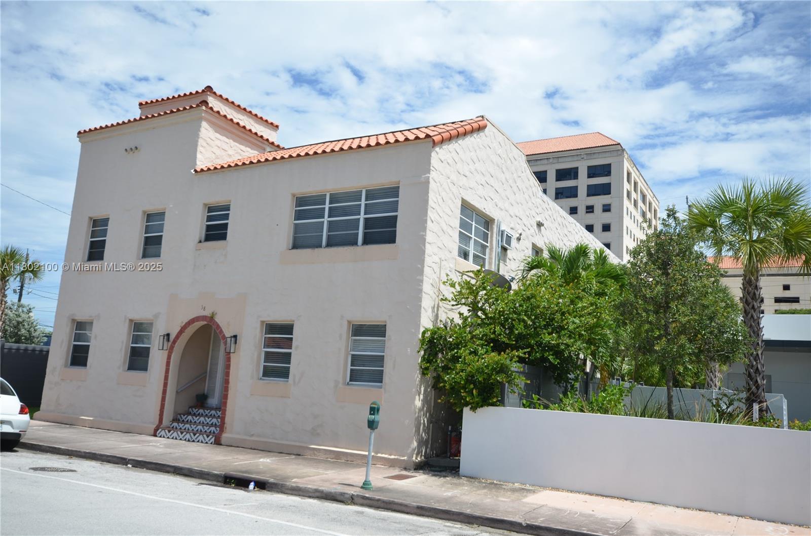 38 Oviedo Ave 5, Coral Gables, Broward County, Florida - 1 Bedrooms  
1 Bathrooms - 