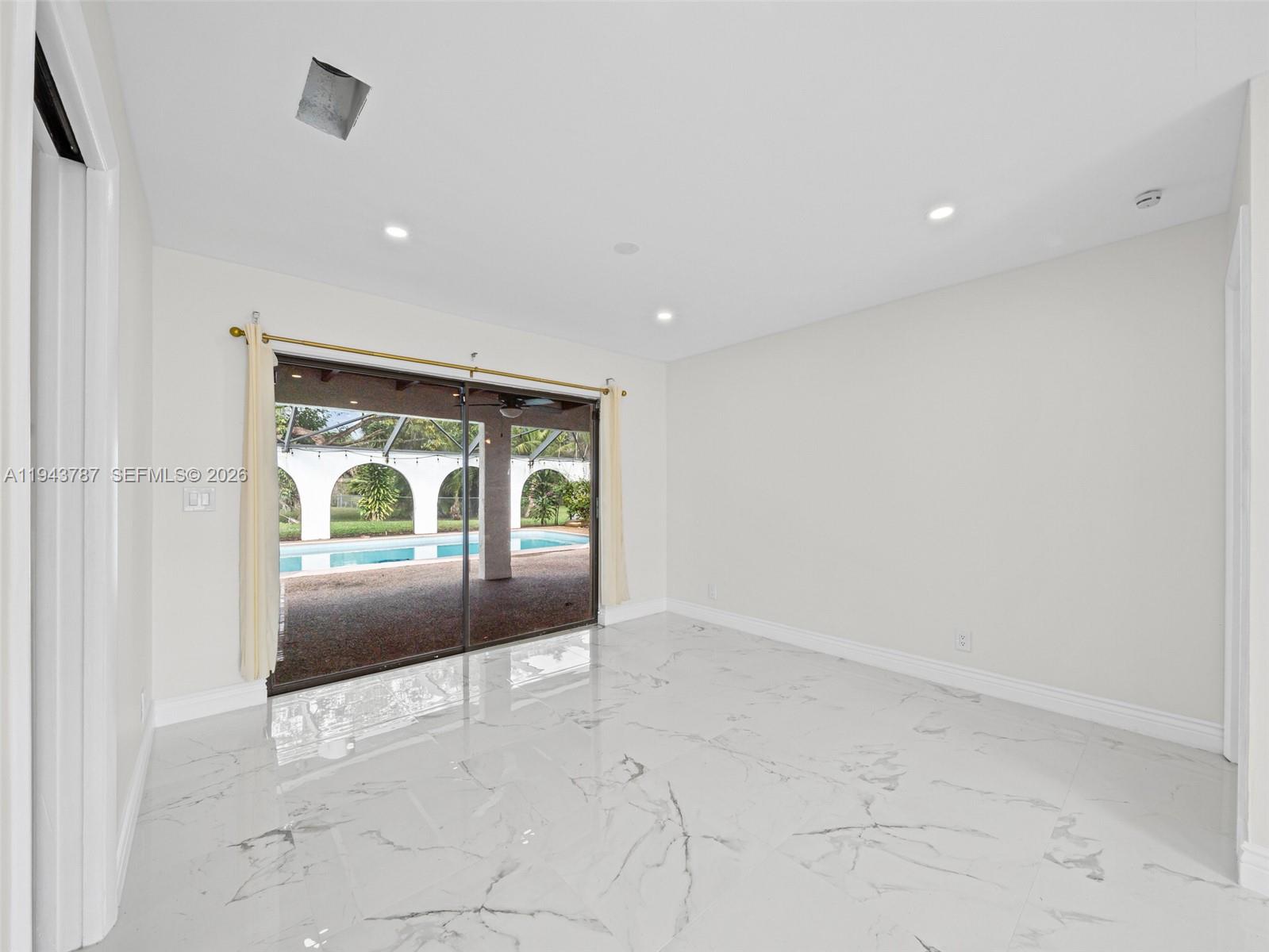 DEER RUN SPRINGS - Residential