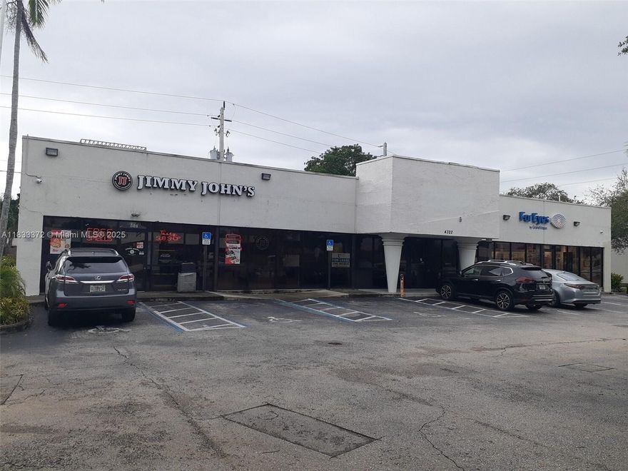 Retail Space 2048 sqft available with great Exposure on Hollywood Blvd. Only 3 business at the property, small street mall. The other tenants are Jimmy Johns and For Eyes -Optical - The interior of the space is free of columns, with tile floors and suspended ceiling tiles. 2,048 sqft. Storage and rear access. Zoning C-2