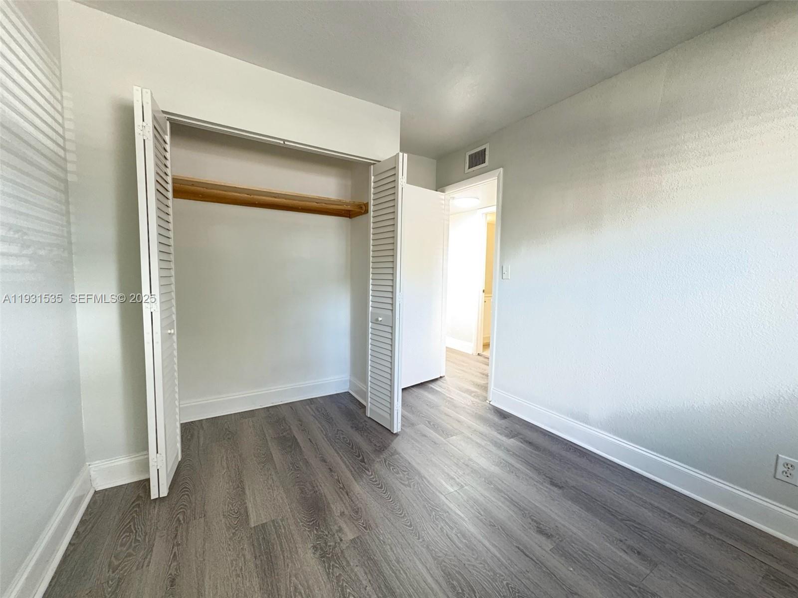 COURTS AT OAKLAND PARK - Residential Lease