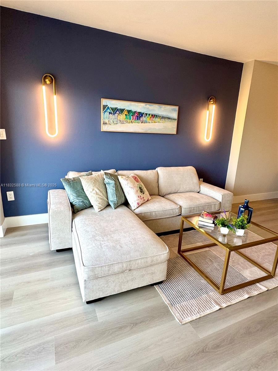 300 Bayview Dr 1801