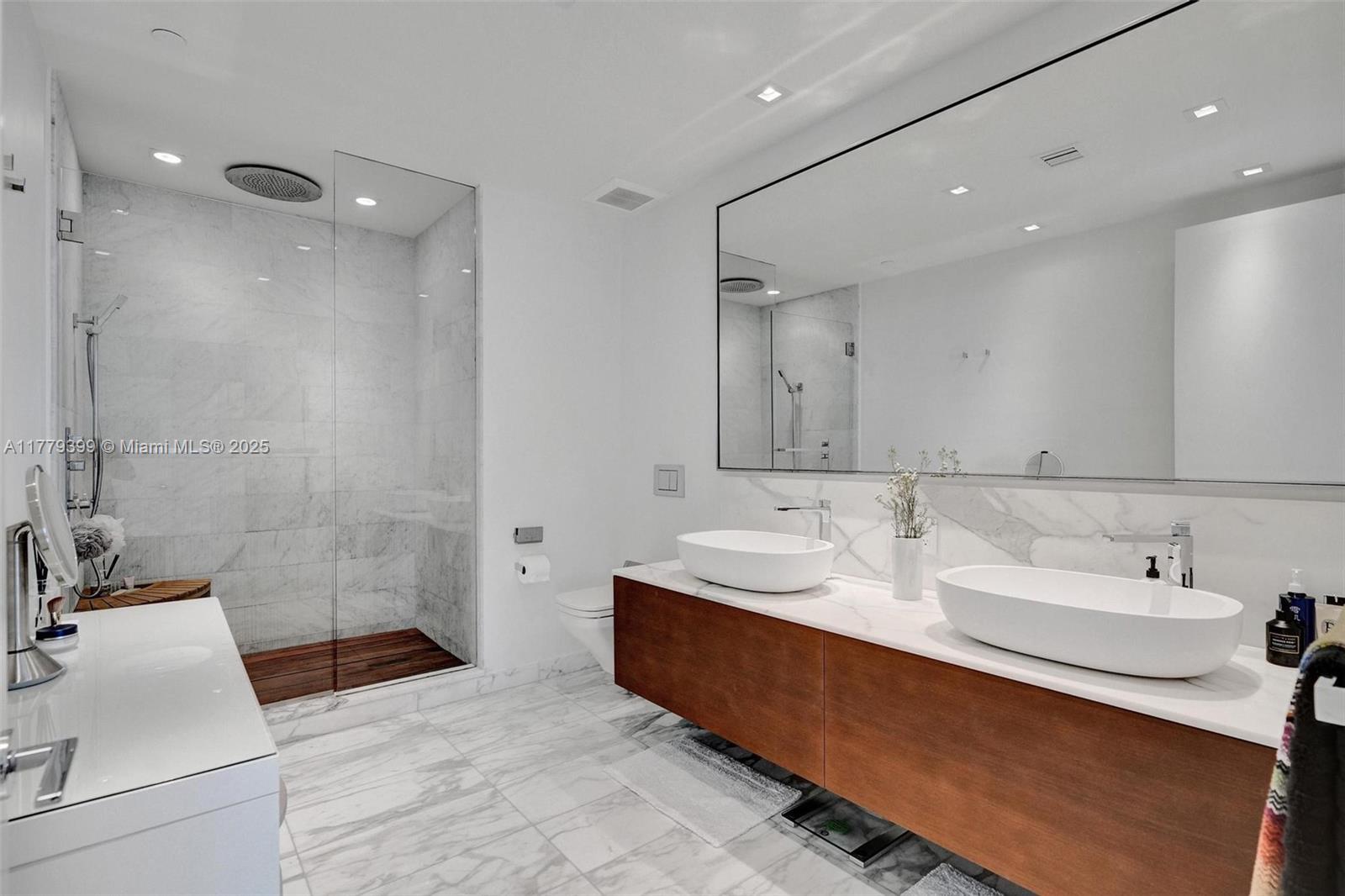 OCEANA BAL HARBOUR CONDO - Residential