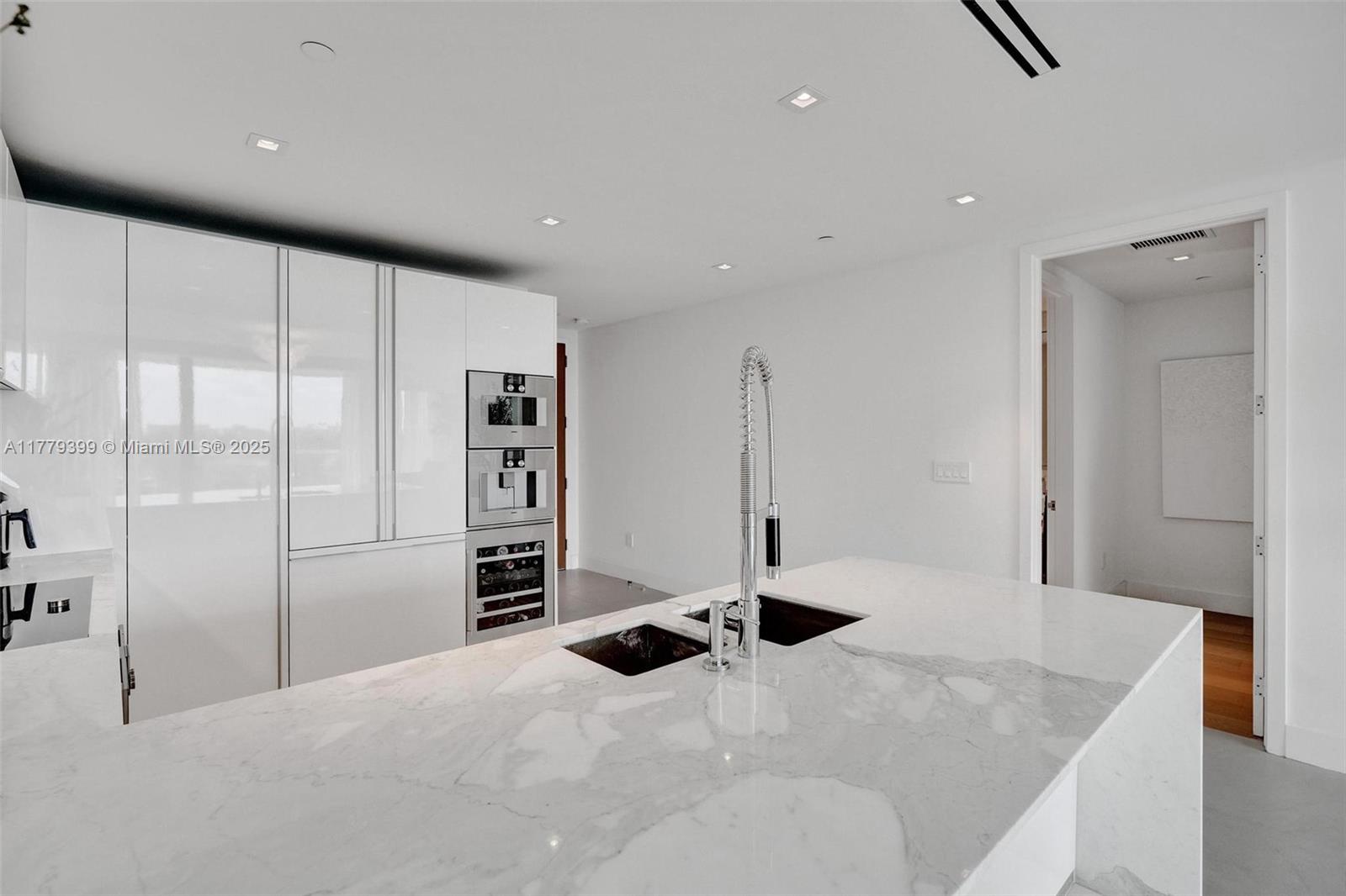 OCEANA BAL HARBOUR CONDO - Residential