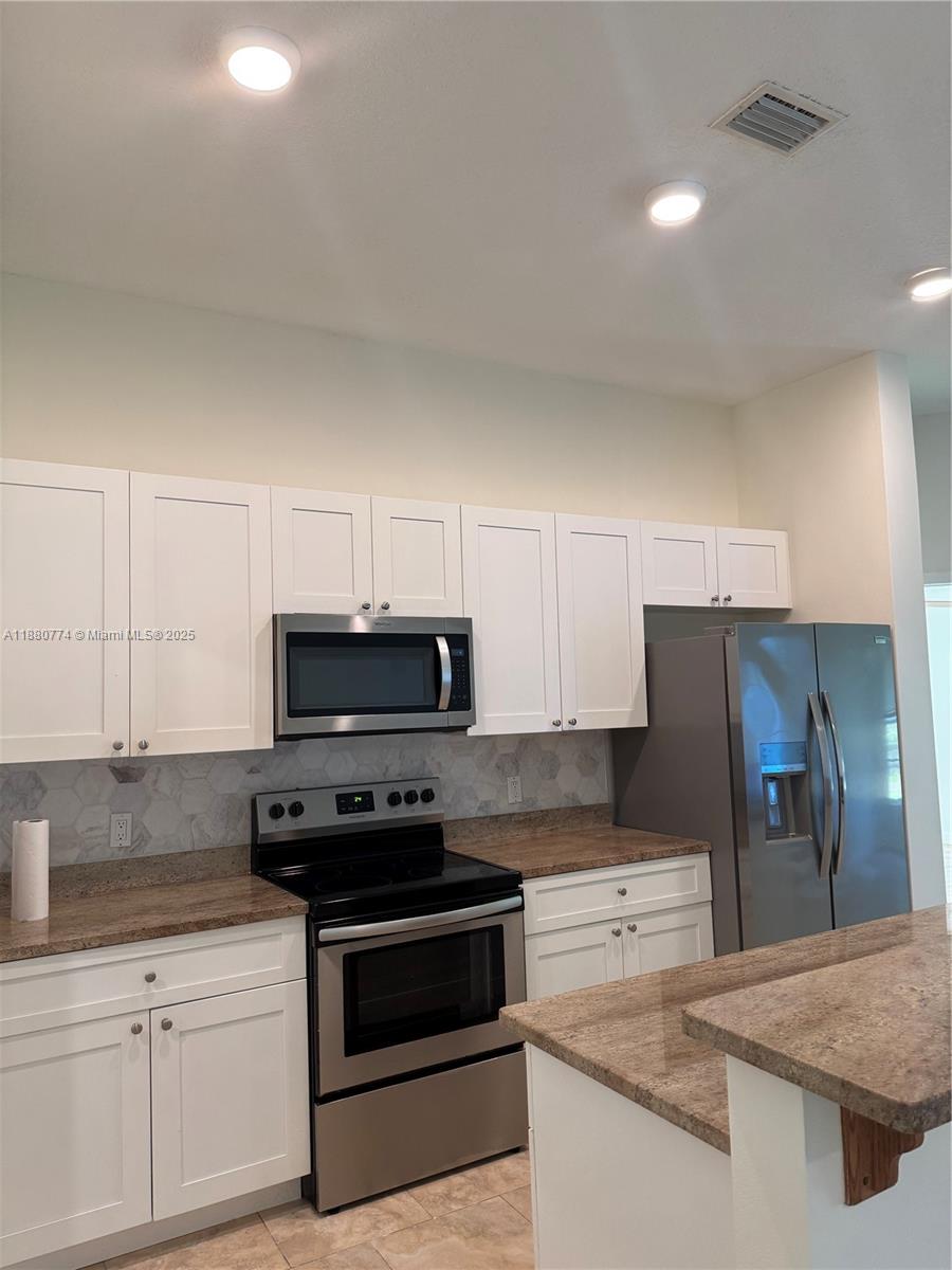 VERO BEACH HIGHLANDS UNIT - Residential Lease