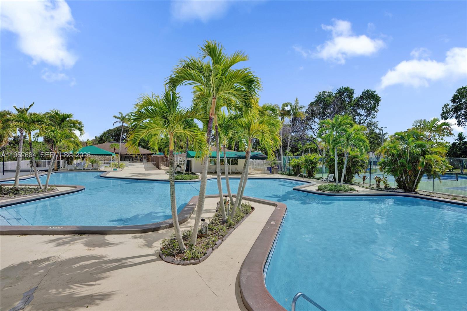 SNAPPER CREEK TOWNHOUSE S - Residential