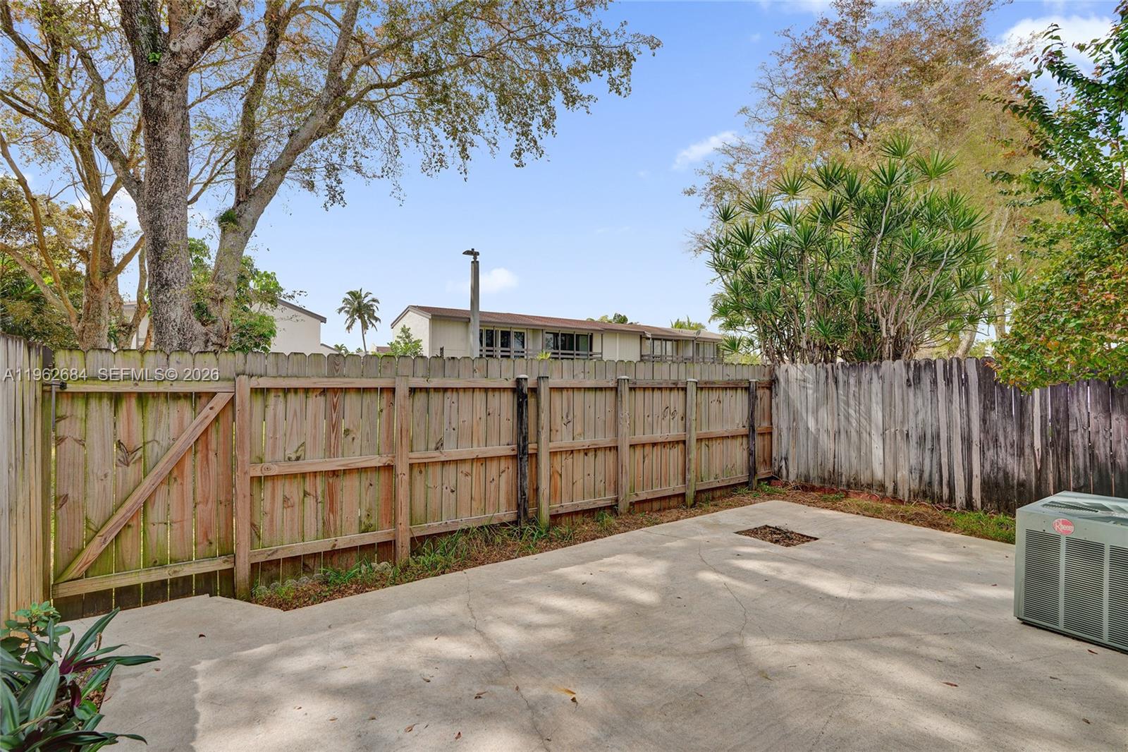 SNAPPER CREEK TOWNHOUSE S - Residential