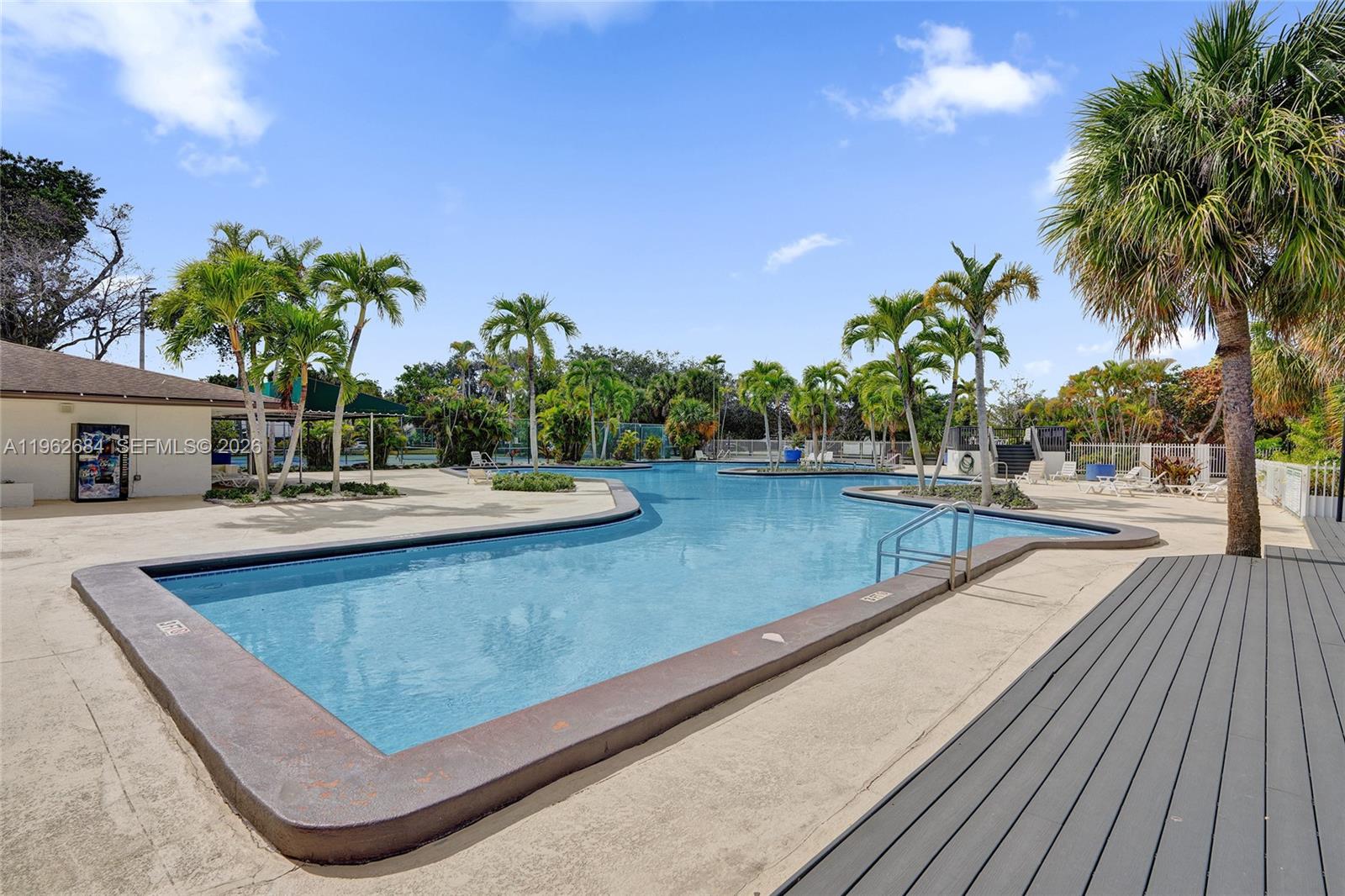 SNAPPER CREEK TOWNHOUSE S - Residential