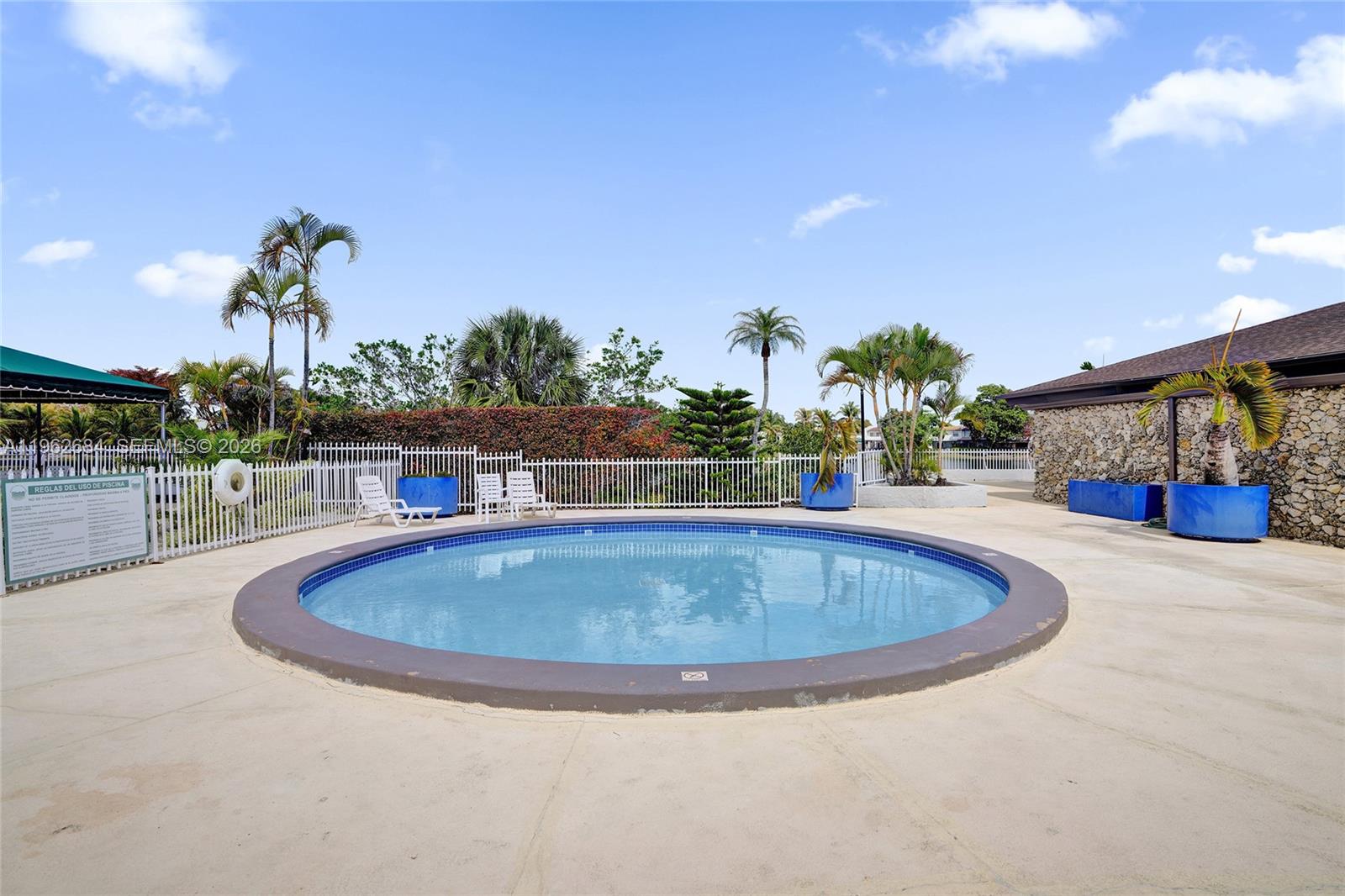 SNAPPER CREEK TOWNHOUSE S - Residential