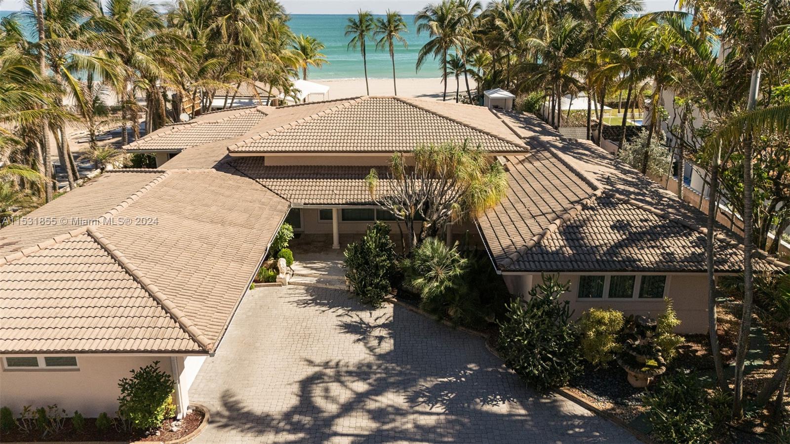 Rental Property at 205 Ocean Blvd Blvd, Golden Beach, Miami-Dade County, Florida - Bedrooms: 4 
Bathrooms: 5  - $55,000 MO.