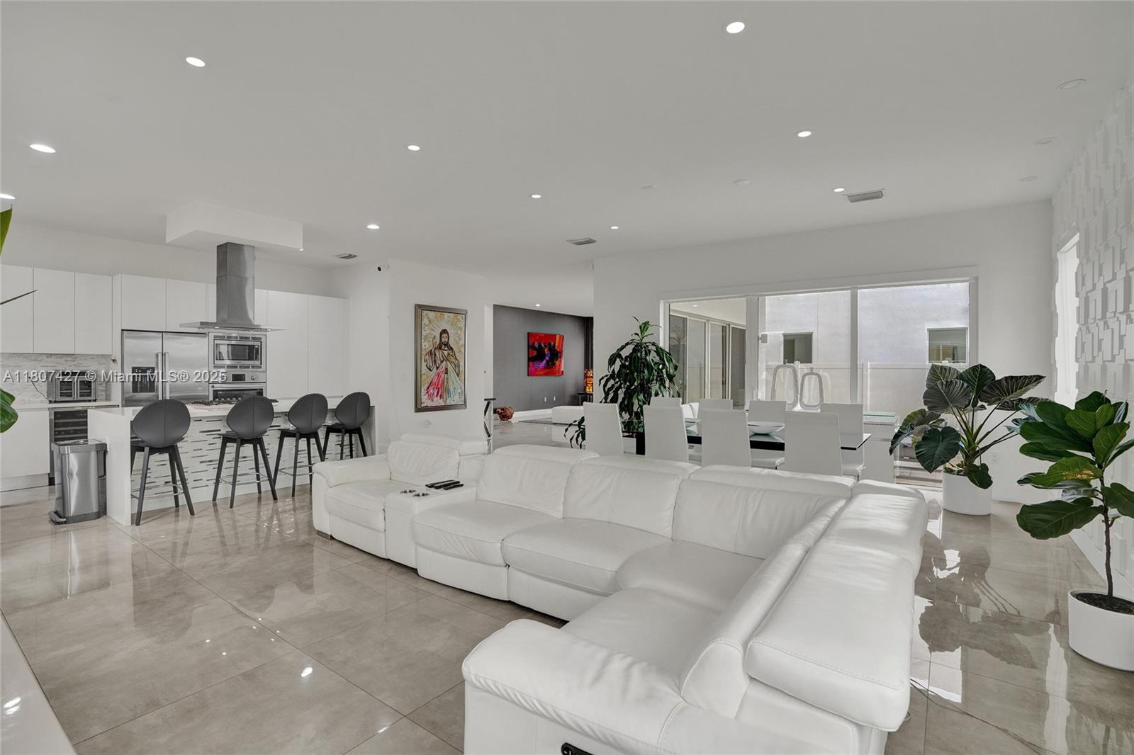 9995 NW 75th St