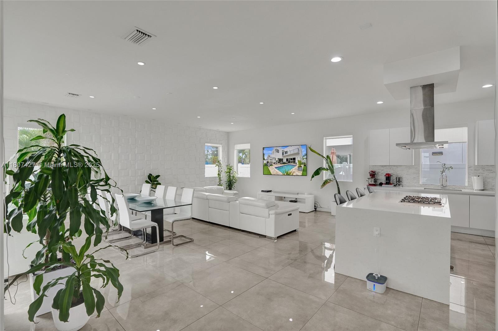 9995 NW 75th St