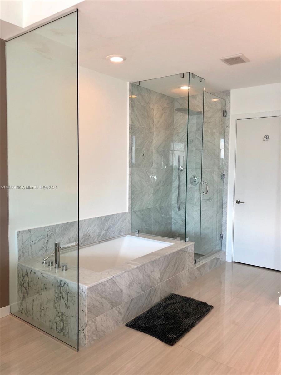 GRAN PARAISO CONDO - Residential