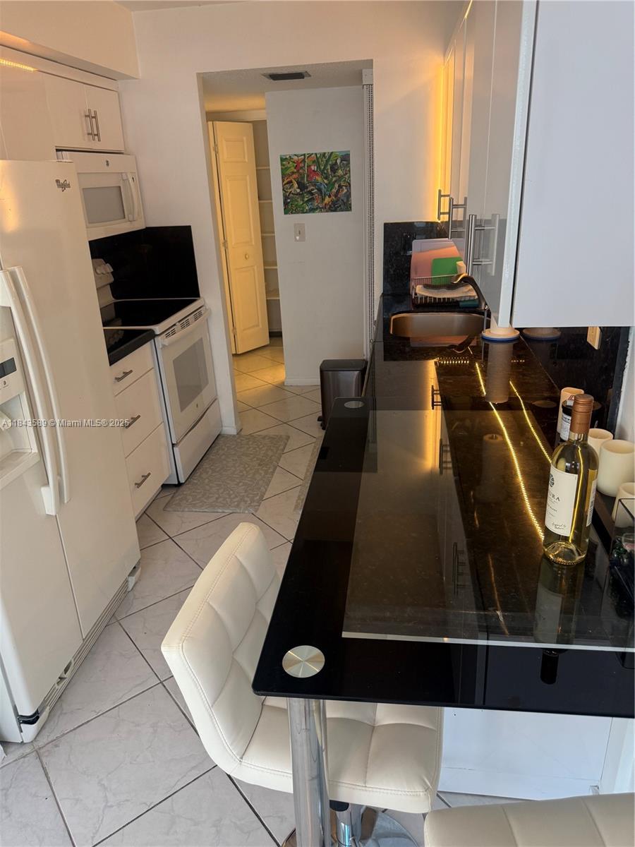 WINSTON TOWERS 400 CONDO - Residential