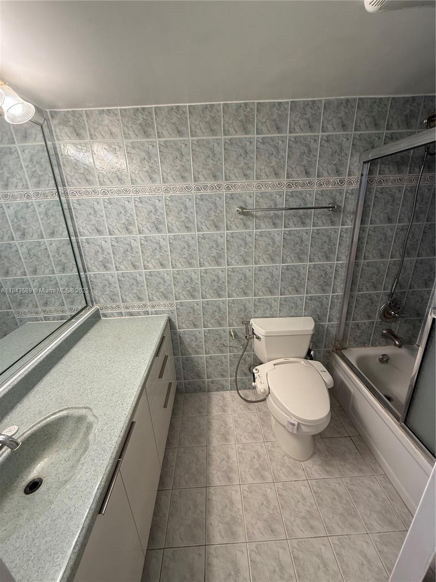 WINSTON TOWERS 400 CONDO - Residential