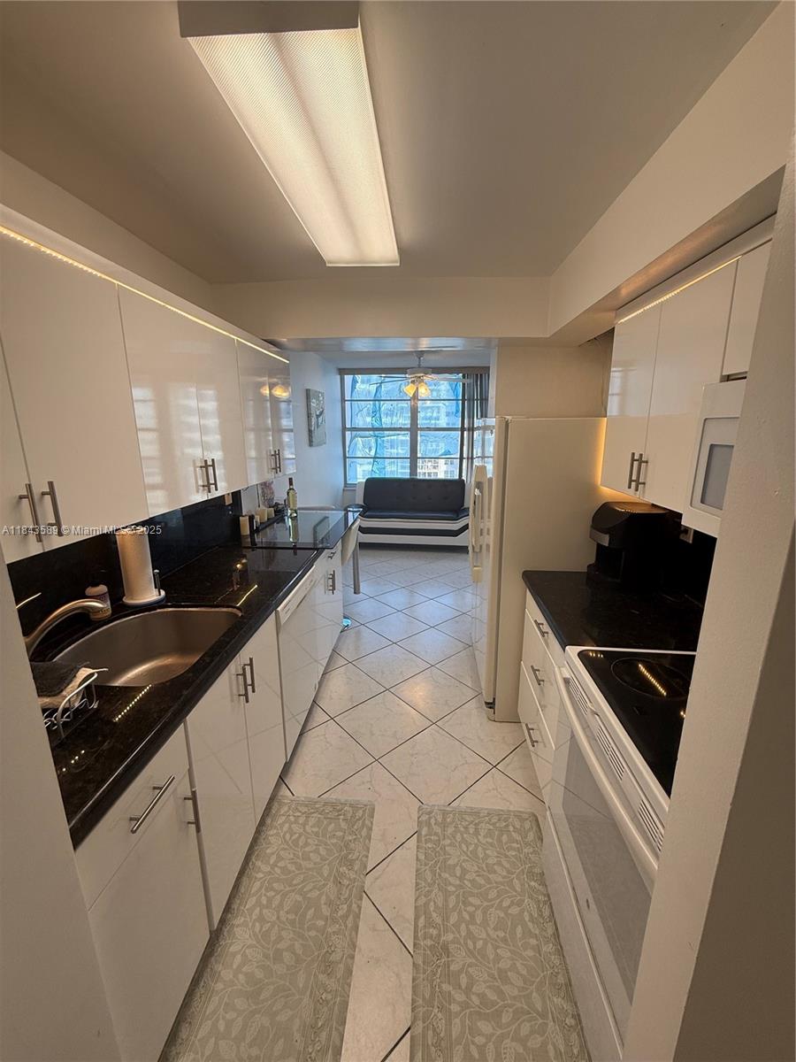 WINSTON TOWERS 400 CONDO - Residential