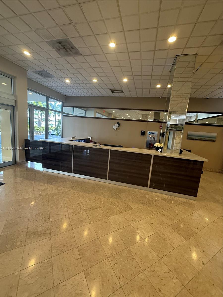 WINSTON TOWERS 400 CONDO - Residential