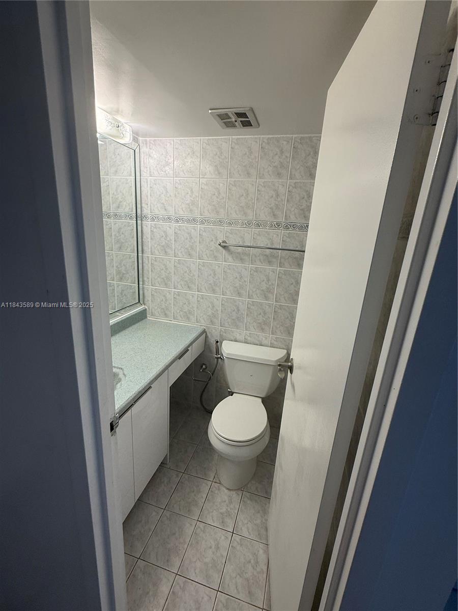 WINSTON TOWERS 400 CONDO - Residential