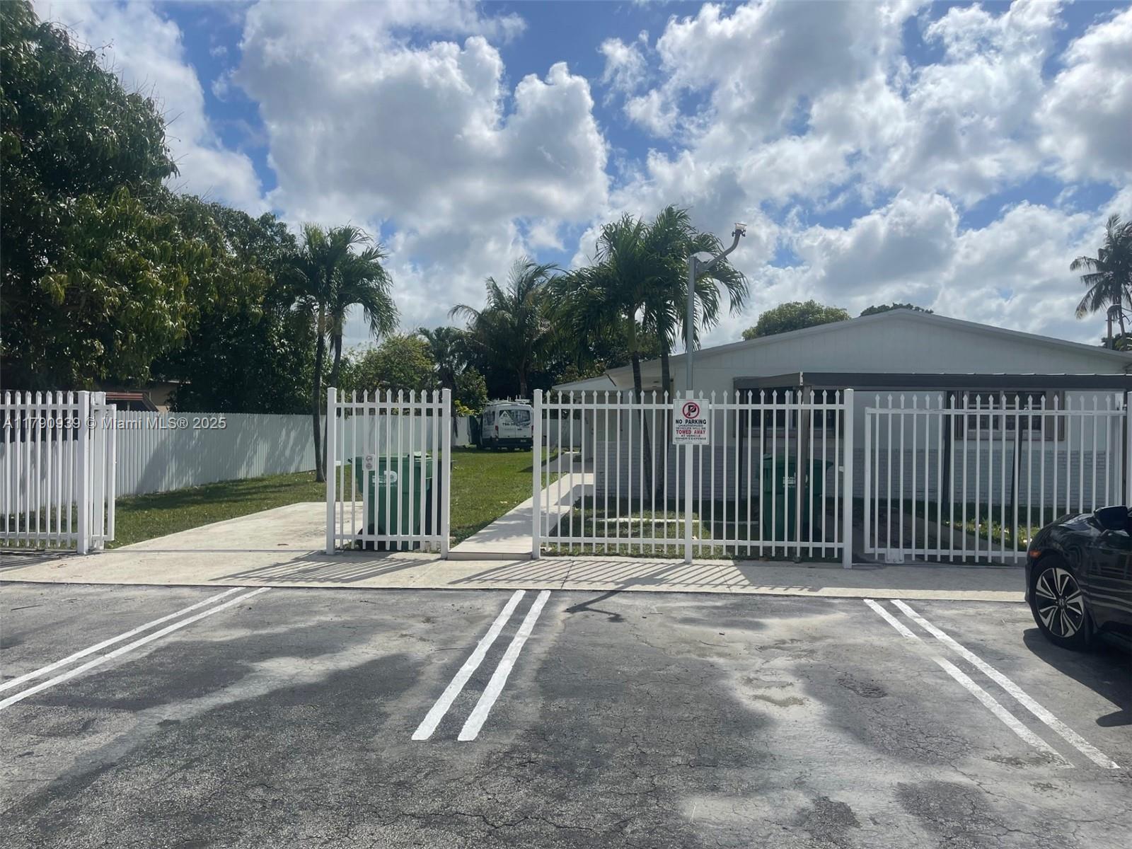 262 Northwest Dr 262, Miami, Broward County, Florida - 2 Bedrooms  
1 Bathrooms - 