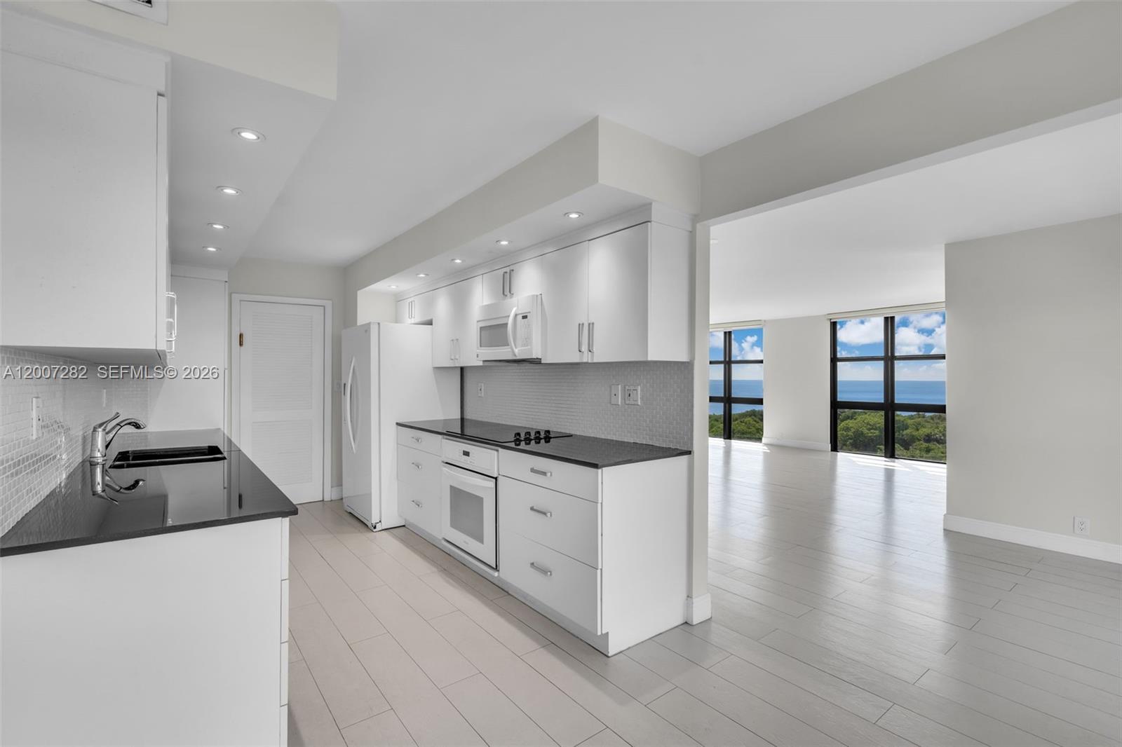 TOWERS OF KEY BISCAYNE CO - Residential