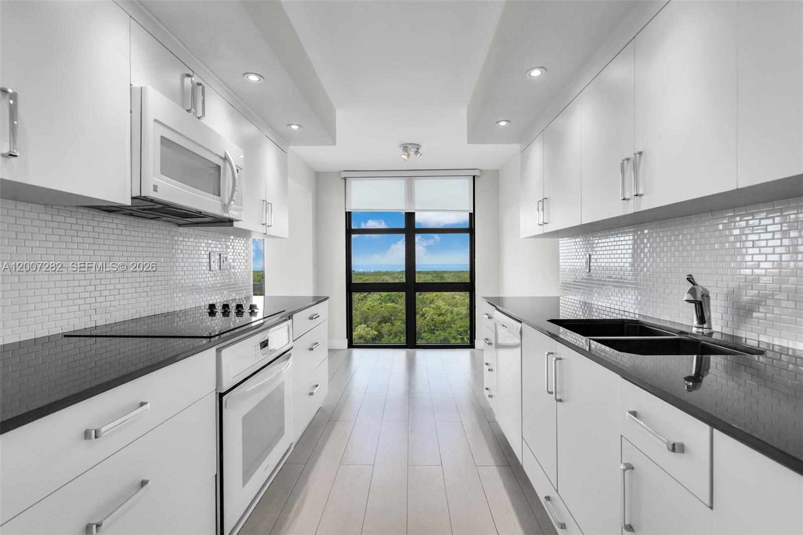 TOWERS OF KEY BISCAYNE CO - Residential