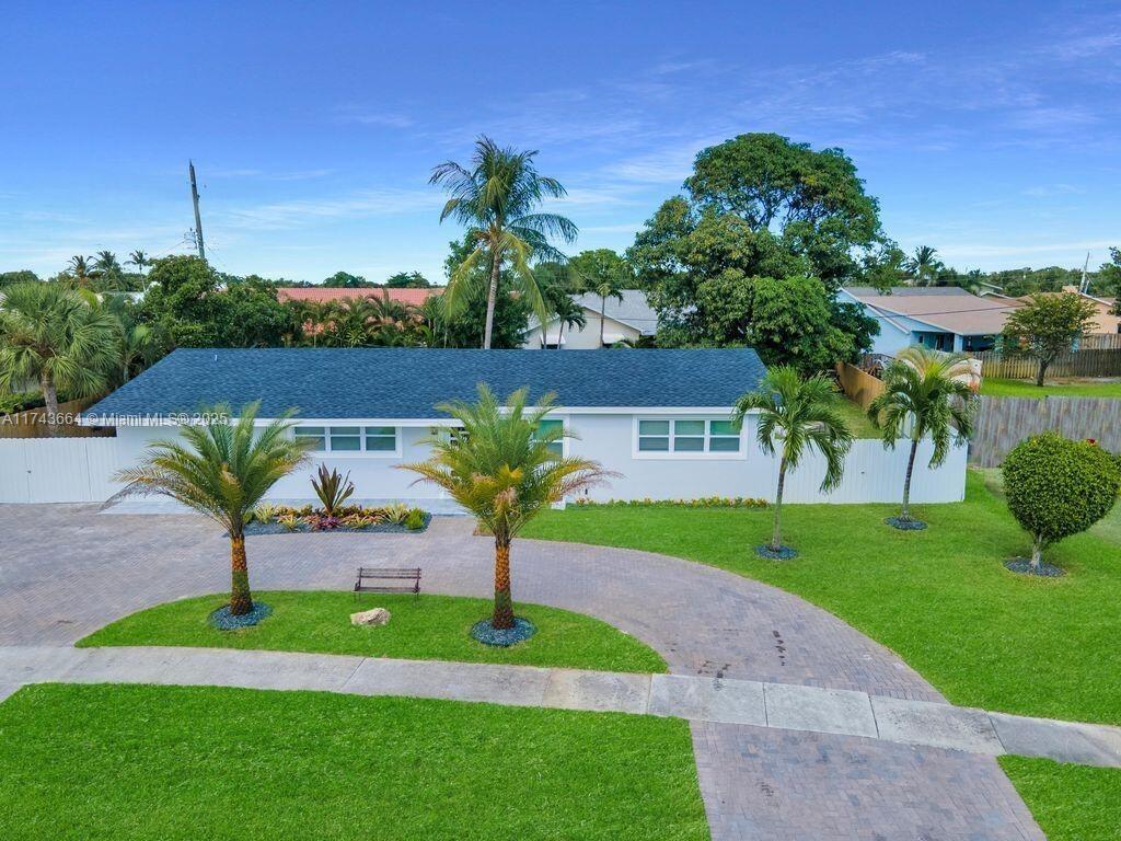 2465 Edgewater Dr