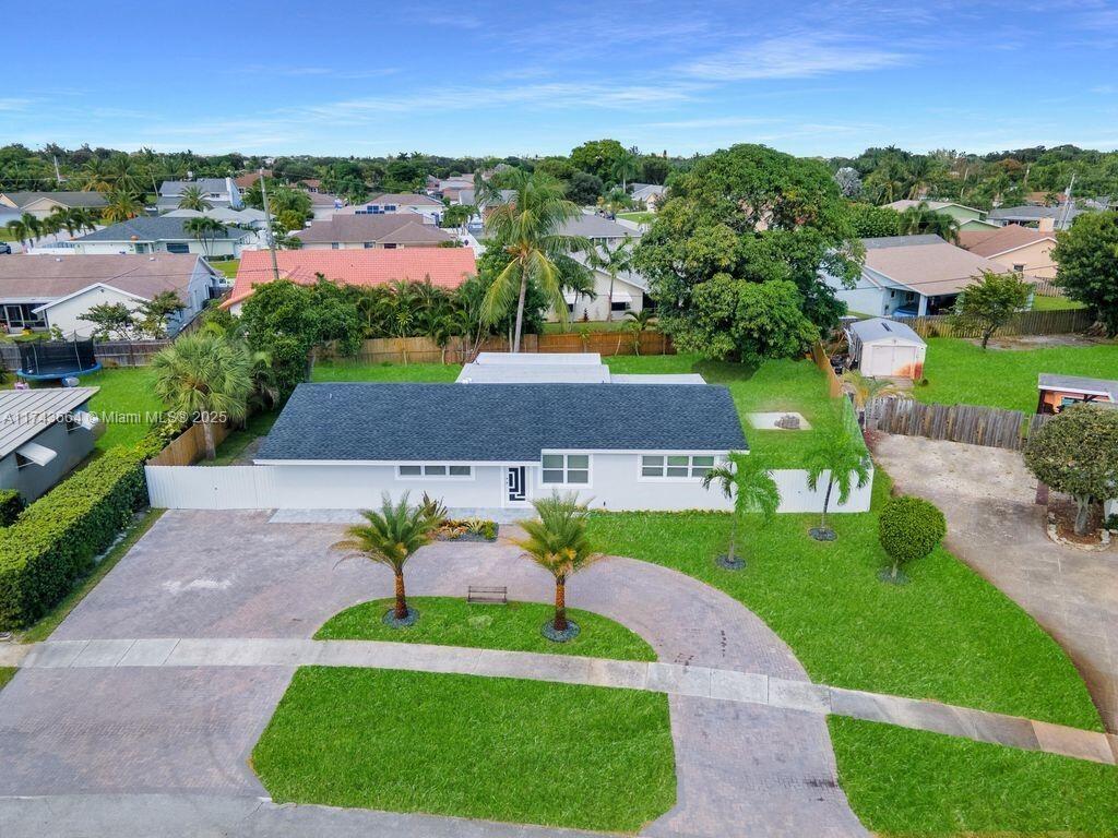 2465 Edgewater Dr