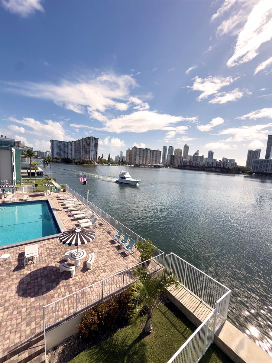 EASTERN SHORES PALO ALTO - Residential