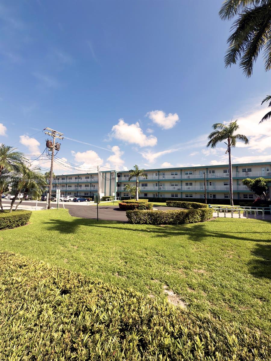 Property for Sale at 3923 Ne 166th St N208, North Miami Beach, Miami-Dade County, Florida - Bedrooms: 1 
Bathrooms: 1  - $280,000
