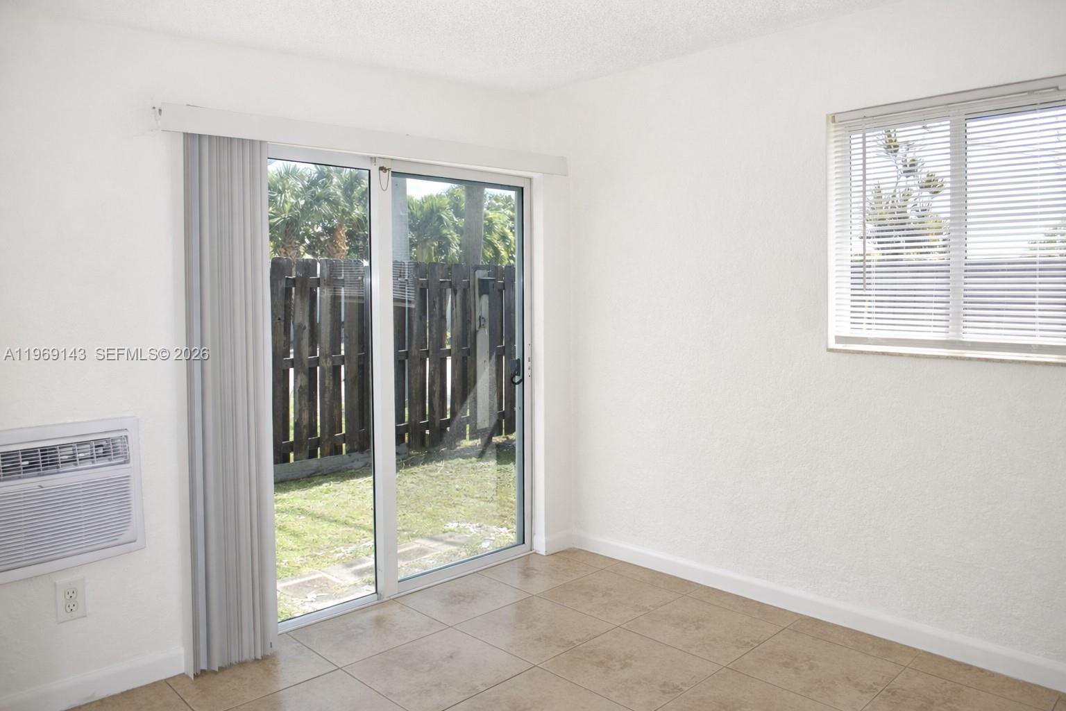 932 MOFFETT CONDO - Residential Lease