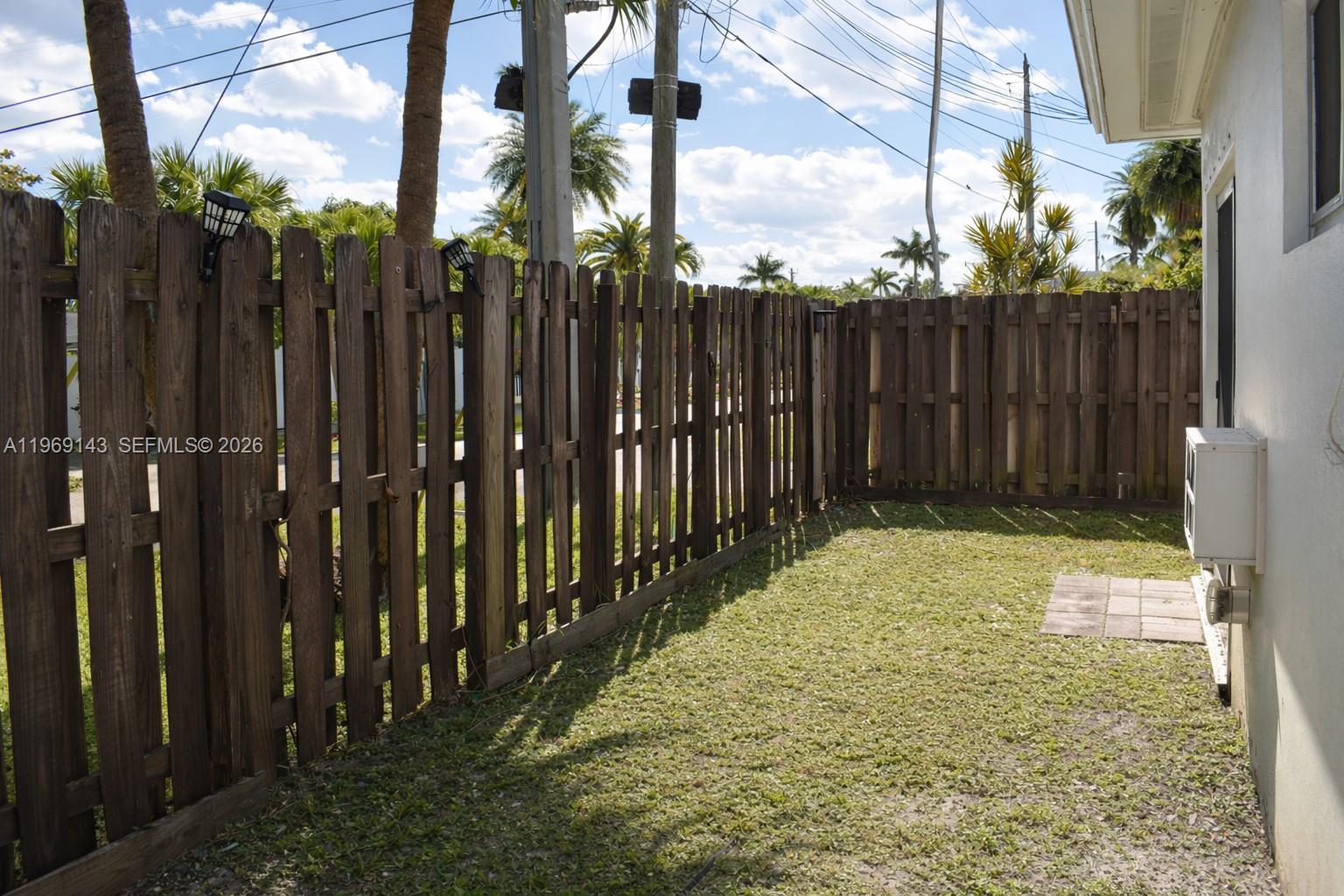 932 MOFFETT CONDO - Residential Lease